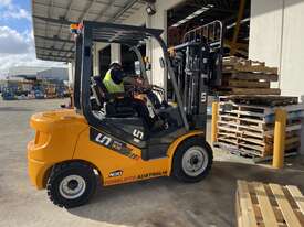 UN Forklift 3T Diesel: Forklifts Australia - the Industry Leader! - picture1' - Click to enlarge