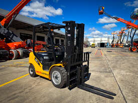 UN Forklift 3T Diesel: Forklifts Australia - the Industry Leader! - picture2' - Click to enlarge