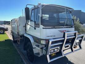 Fire Truck Hino GT 4x4 3000L 52000km Aircon SN1059 - picture2' - Click to enlarge