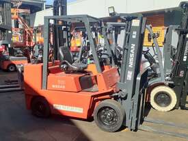 Nissan compact forklift for sale- Container entry mast 3.5 ton capacity 4.5m lift height - picture0' - Click to enlarge