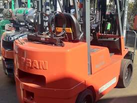 Nissan compact forklift for sale- Container entry mast 3.5 ton capacity 4.5m lift height - picture1' - Click to enlarge