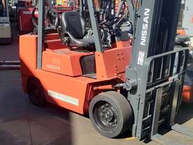 Nissan compact forklift for sale- Container entry mast 3.5 ton capacity 4.5m lift height - picture2' - Click to enlarge