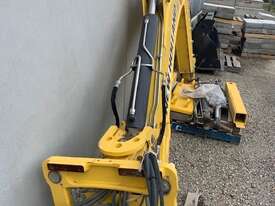 Backhoe attachment - picture0' - Click to enlarge