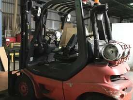 LINDE H25 Counterbalance Forklift - includes container mast and scale - picture0' - Click to enlarge