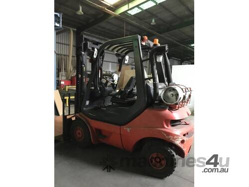 LINDE H25 Counterbalance Forklift - includes container mast and scale