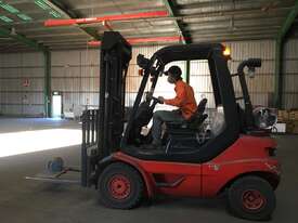 LINDE H25 Counterbalance Forklift - includes container mast and scale - picture2' - Click to enlarge