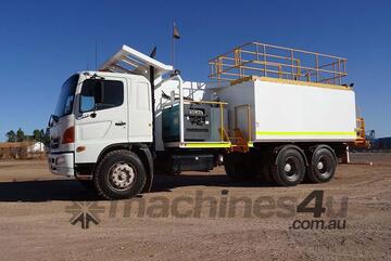 Hino   SERVICE TRUCK