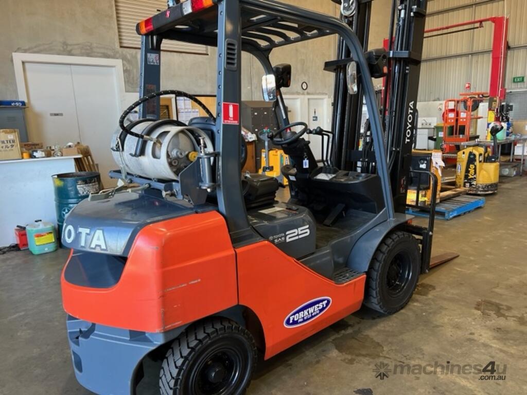 Used 2014 Toyota 8FG25 Counterbalance Forklifts in , - Listed on Machines4u