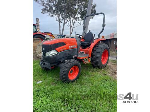 Used Kubota L3240D 4WD Tractor 