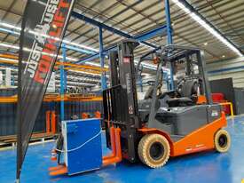 TOYOTA 8FBN25 S/N 18560 2017 MODEL BATTERY ELECTRIC FORKLIFT 4700 MM CONTAINER MAST ** LOCATED IN ST - picture0' - Click to enlarge