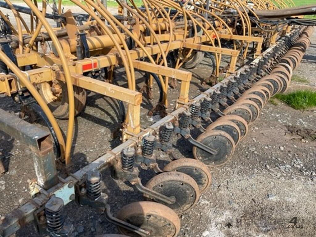 Used ezeeon EzeeOn 3550 Bar 3000 Air Cart Air Seeder in CRYSTAL BROOK, SA