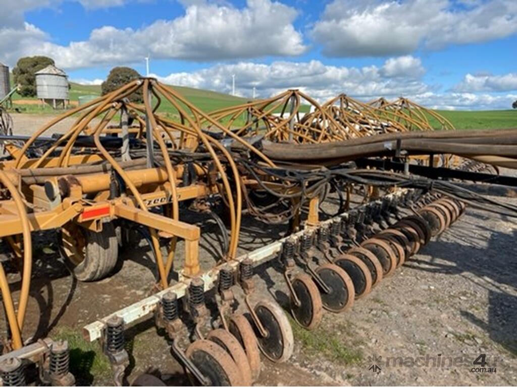 Used ezeeon EzeeOn 3550 Bar 3000 Air Cart Air Seeder in CRYSTAL BROOK, SA
