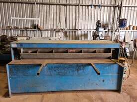 PACIFIC METAL FABRICATION GUILLOTINE - picture0' - Click to enlarge