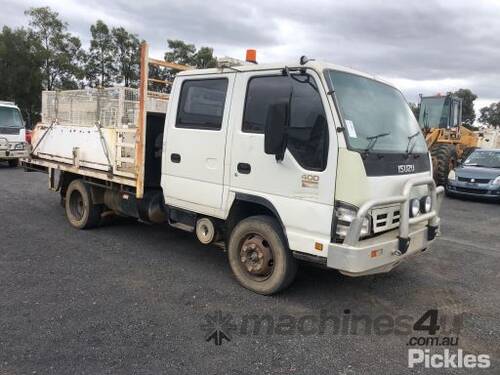 2005 Isuzu NPR 400 Crew Cab Table Top