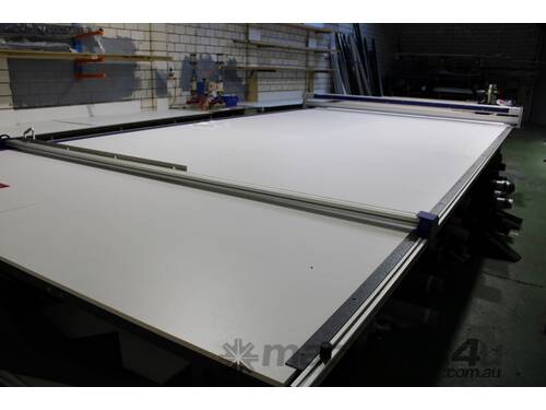 RAYTECH CUTTING TABLE