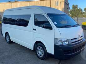 Toyota Hiace 200 - picture0' - Click to enlarge