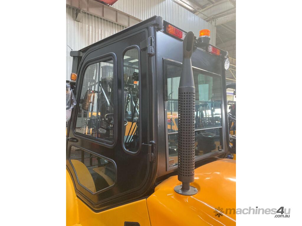 New 2023 un All Terrain UN Forklift 3 5T 4WD w Enclosed Cabin Rough