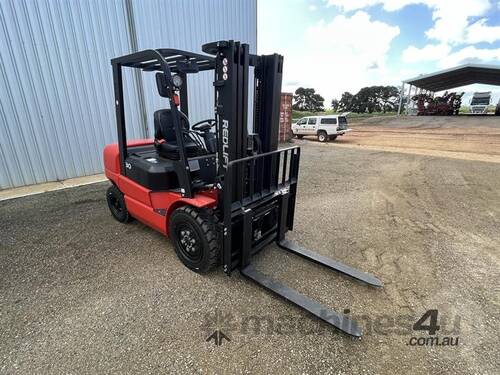 Redlift 3.0T Standard Forklift