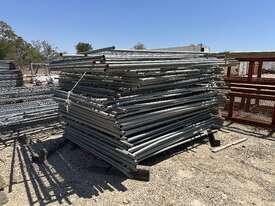 1 x Lot of Assorted Temp Fencing - picture2' - Click to enlarge