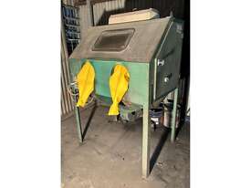 Carsburg Engineering Upright Sandblasting Unit  - picture0' - Click to enlarge