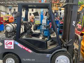 UN Forklift 2.5T Gas: Forklifts Australia - The Industry Leader - picture1' - Click to enlarge