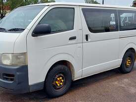 Toyota Hiace 200 - picture1' - Click to enlarge