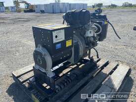 Engine & Sincro FB4-48/100 Alternator - picture0' - Click to enlarge