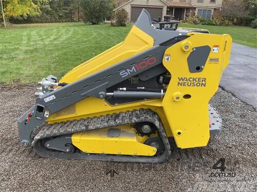 caption SM100 mini loader