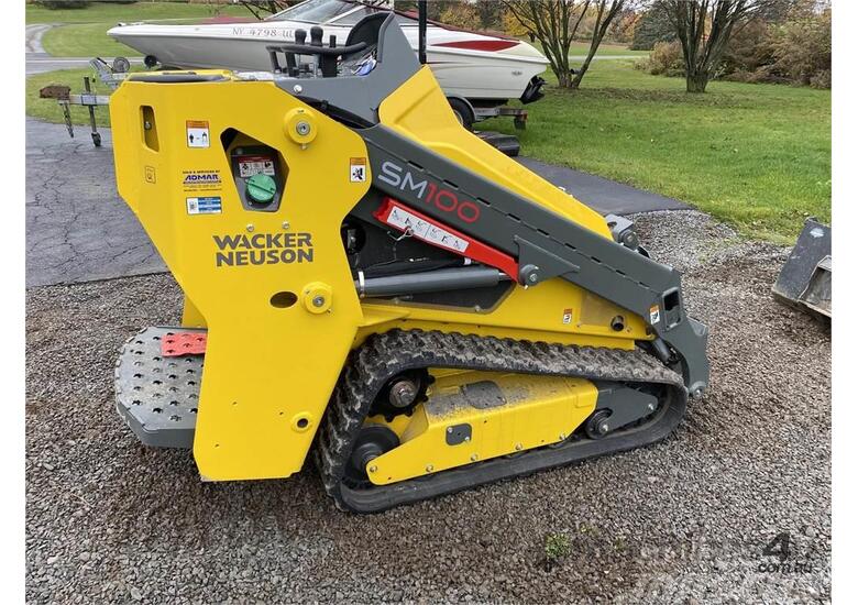 caption SM100 mini loader