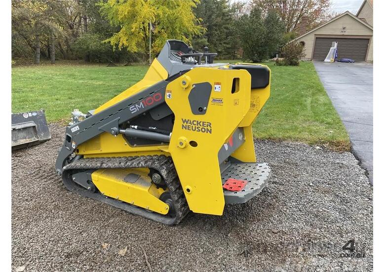 caption SM100 mini loader