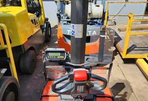 ACTIVE FORKLIFTS - BT Walkie Stacker SWE080L 2017