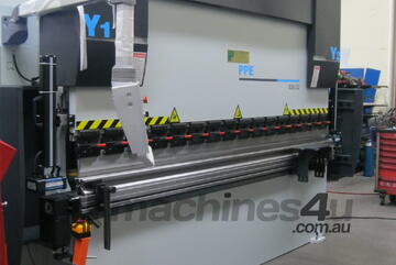 SHAW - HSM 3.2 metre x 130 Ton Synchro 7 Axis Pressbrake