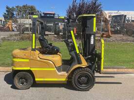 Forklift CAT 3 Tonne Diesel 2071 hours Container Mast Fork Position Side Shift Scales 2008 - picture0' - Click to enlarge