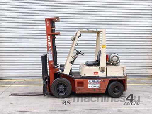 Nissan PH02 LPG Forklift