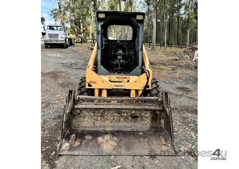caption MUSTANG 2054 SKID STEER