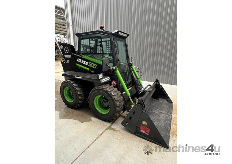 caption Kovaco Elise 900 the World's First All Electric Skidsteer Loader