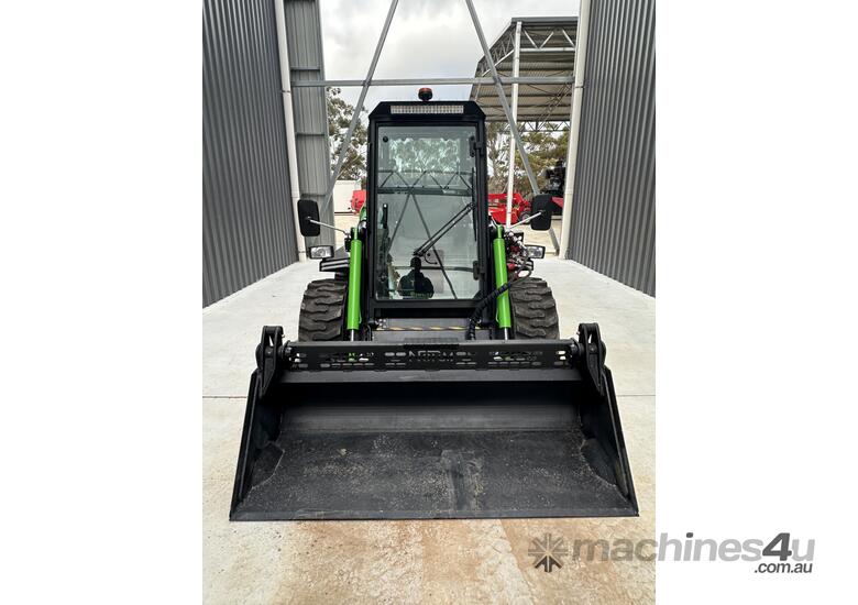 caption Kovaco Elise 900 the World's First All Electric Skidsteer Loader