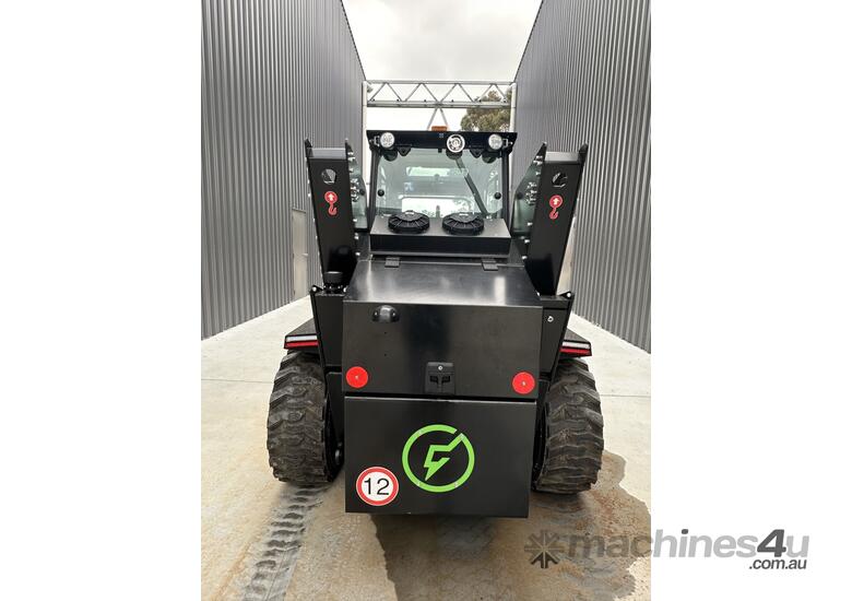 caption Kovaco Elise 900 the World's First All Electric Skidsteer Loader