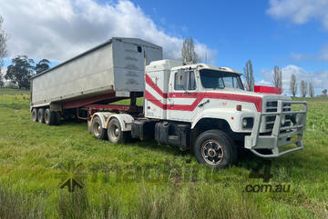 International SF2670 Cab chassis Truck