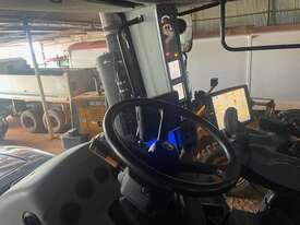 2014 New Holland T9.450 Hd 4WD Tractor - picture2' - Click to enlarge