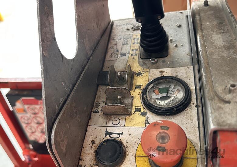 2016 Skyjack SJ3215 2016 Electric Scissor Lift image 2