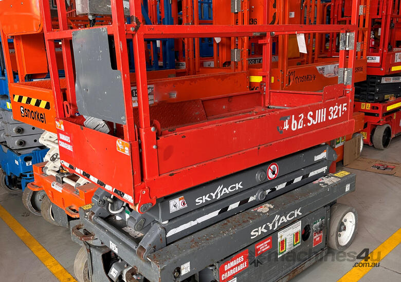 2016 Skyjack SJ3215 2016 Electric Scissor Lift image 3