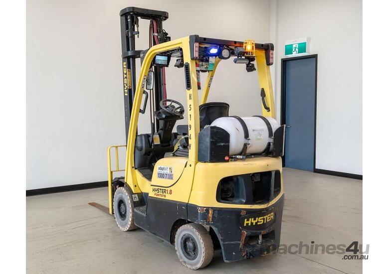 caption HYSTER H1.8FT Counterbalance Forklfit
