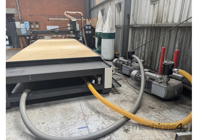 caption OmniCAM Pro CNC Router