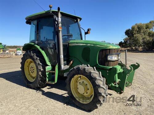 caption John Deere 5720 MFWD