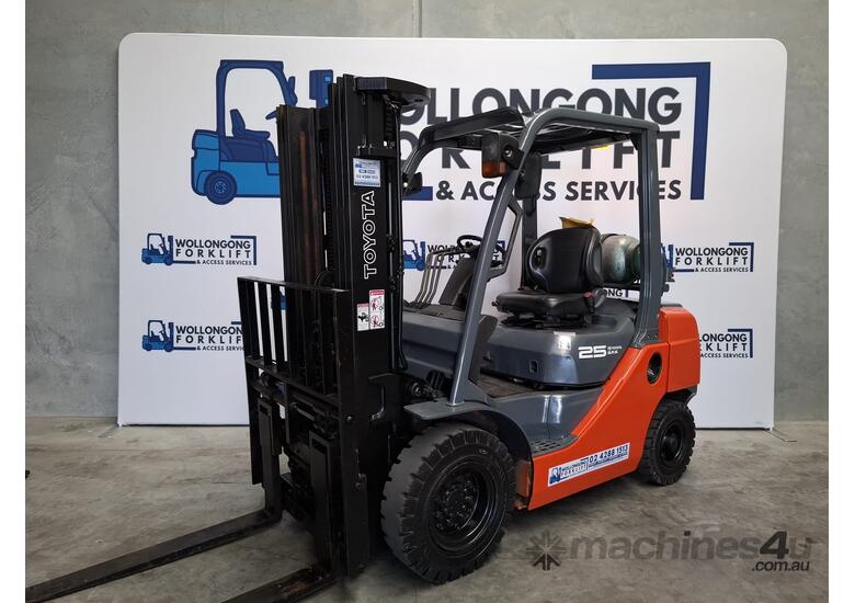 caption Wollongong Forklift: Toyota 2.5T LPG, 3-Stage Container Mast, 4.5m Lift!