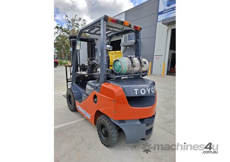 caption Wollongong Forklift: Toyota 2.5T LPG, 3-Stage Container Mast, 4.5m Lift!