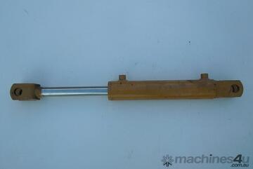 LLOYDS DEALS - Double Acting Hydraulic Ram 50 OD x 250 mm Stroke