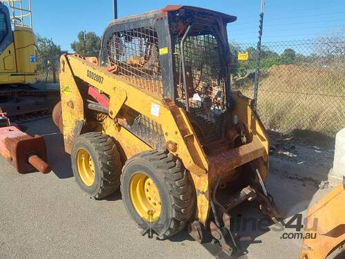 caption Caterpillar 226d Skid Steer
