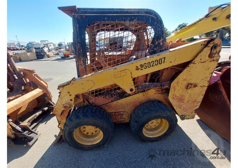 caption Caterpillar 226d Skid Steer